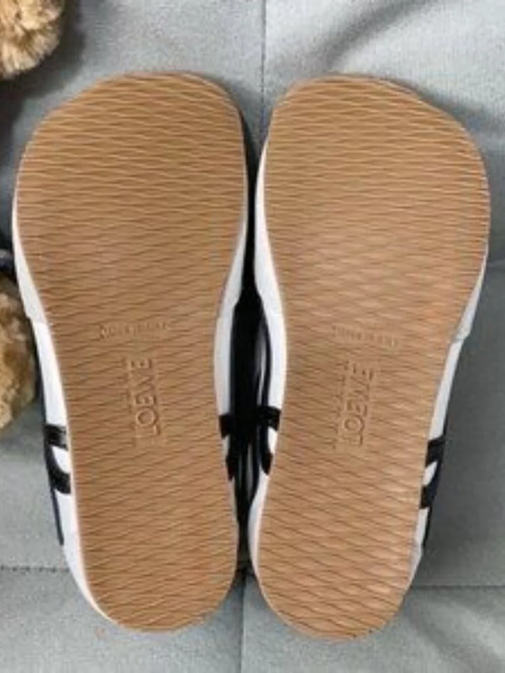 LOEWE Black-Accent White Classic Sneakers - Picture 3 of 5